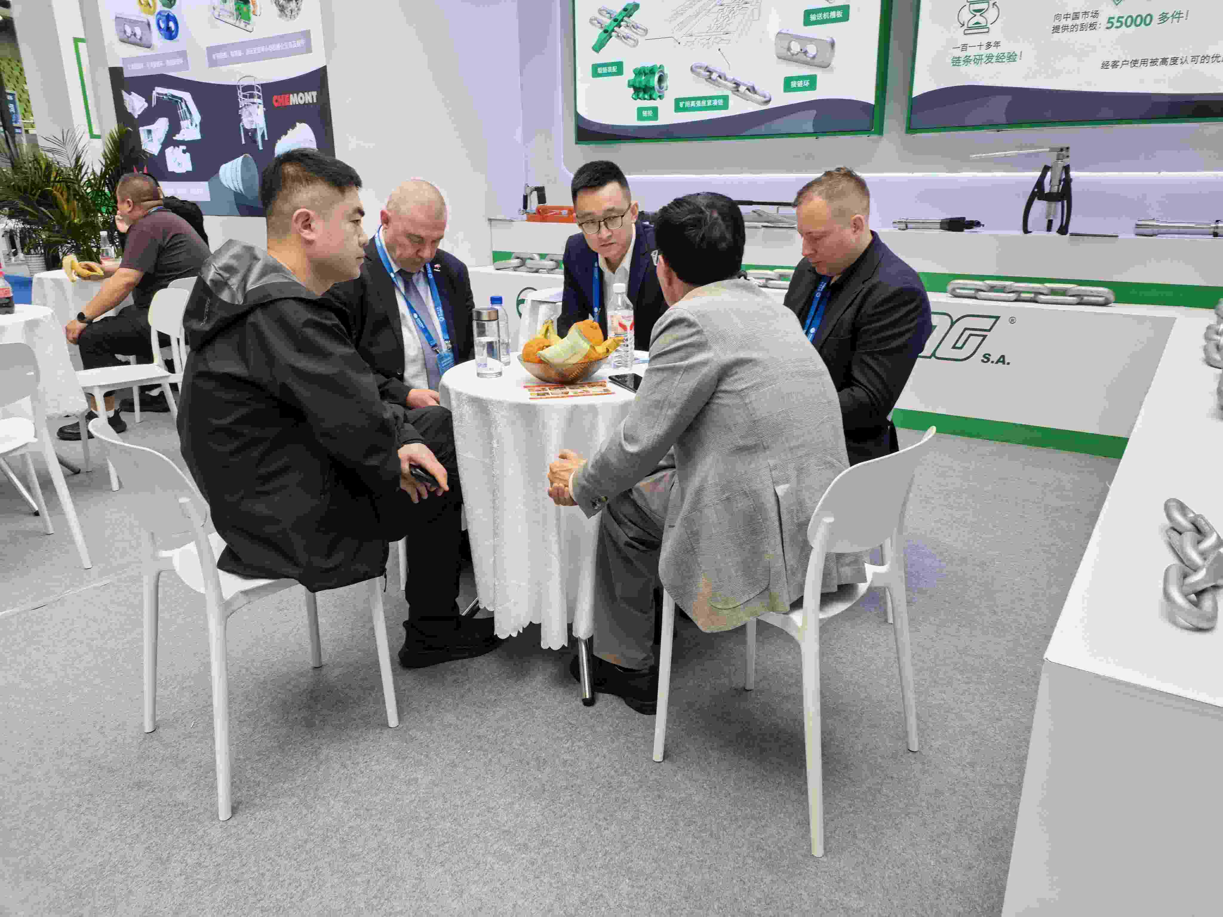 石总、PAWEL、ZIBI、陈伦和客户-1_副本